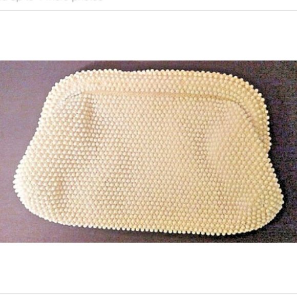 Lumured Corde Handbags - Vintage Lumured Corde Bead Off White Clutch Purse